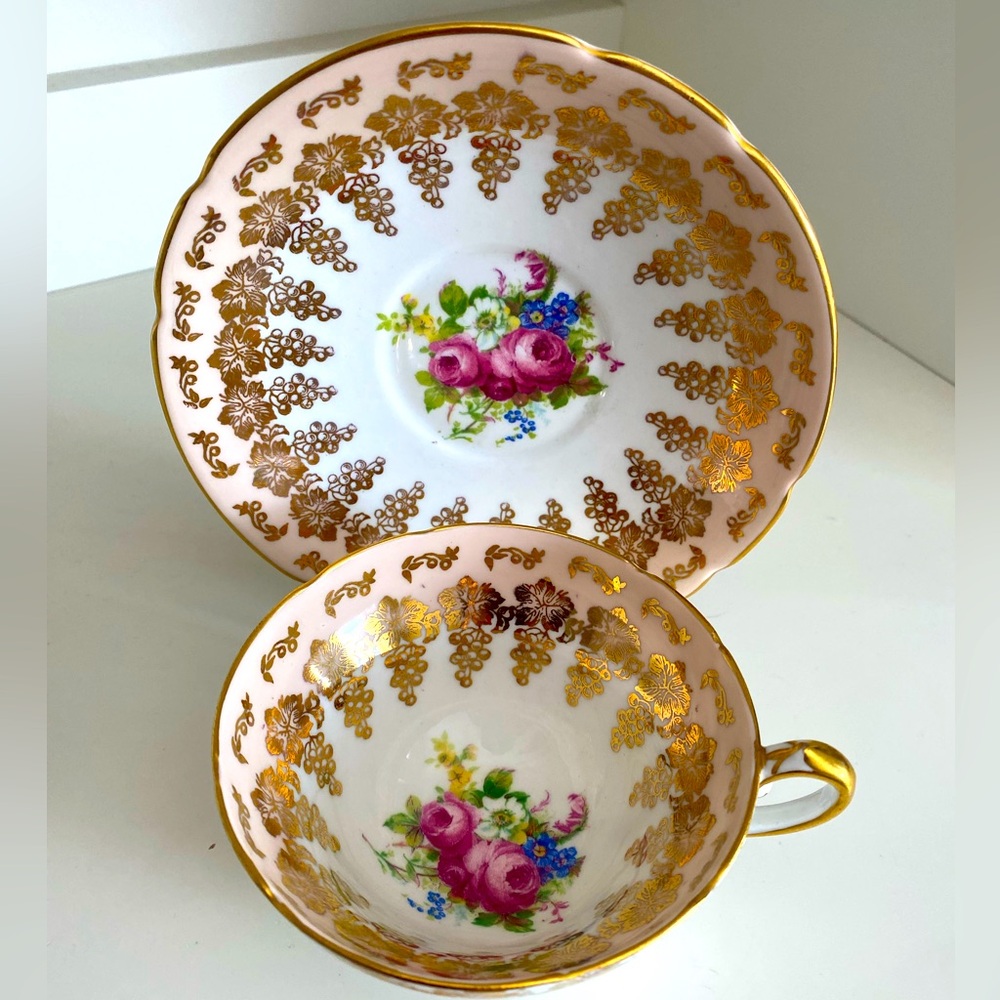 EUC VTG STANLEY CHINA SOFT PINK AND GOLD TEACUP AND SAUCER WITH FLORAL BOUQUET